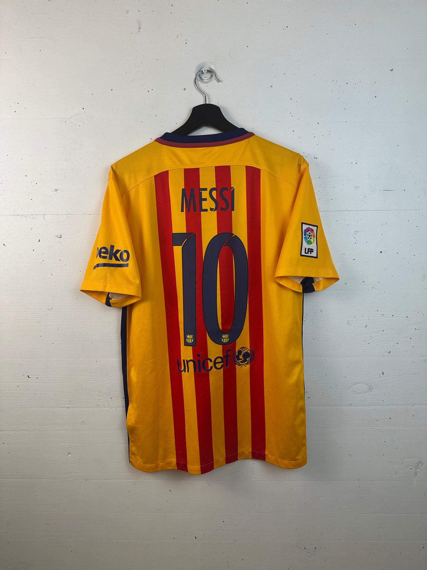FC BARCELONA 2015/16 MESSI AWAY KIT (M)