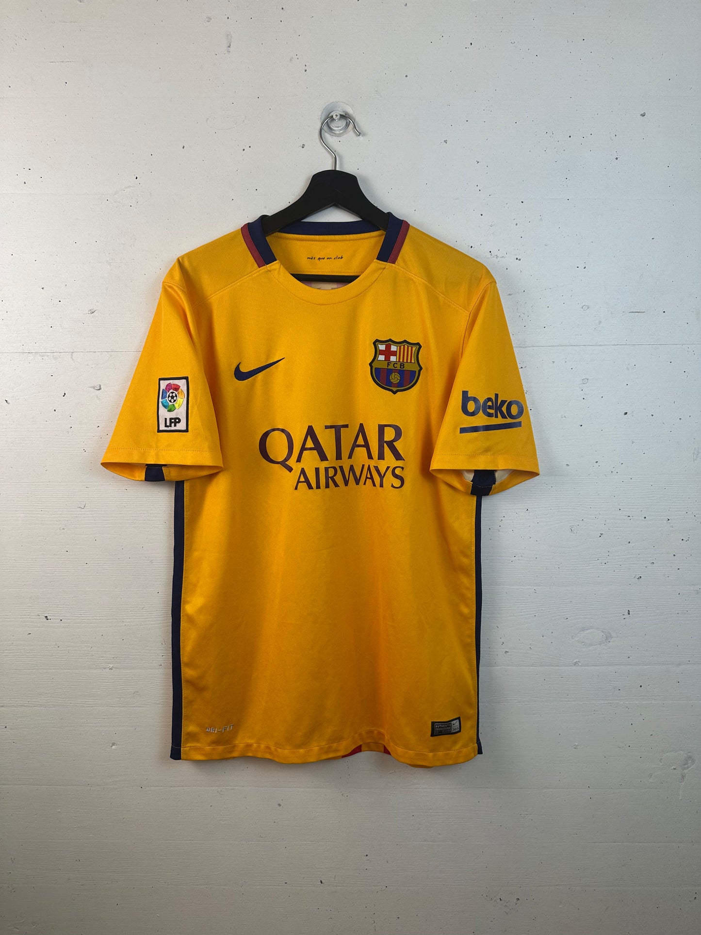 FC BARCELONA 2015/16 MESSI AWAY KIT (M)